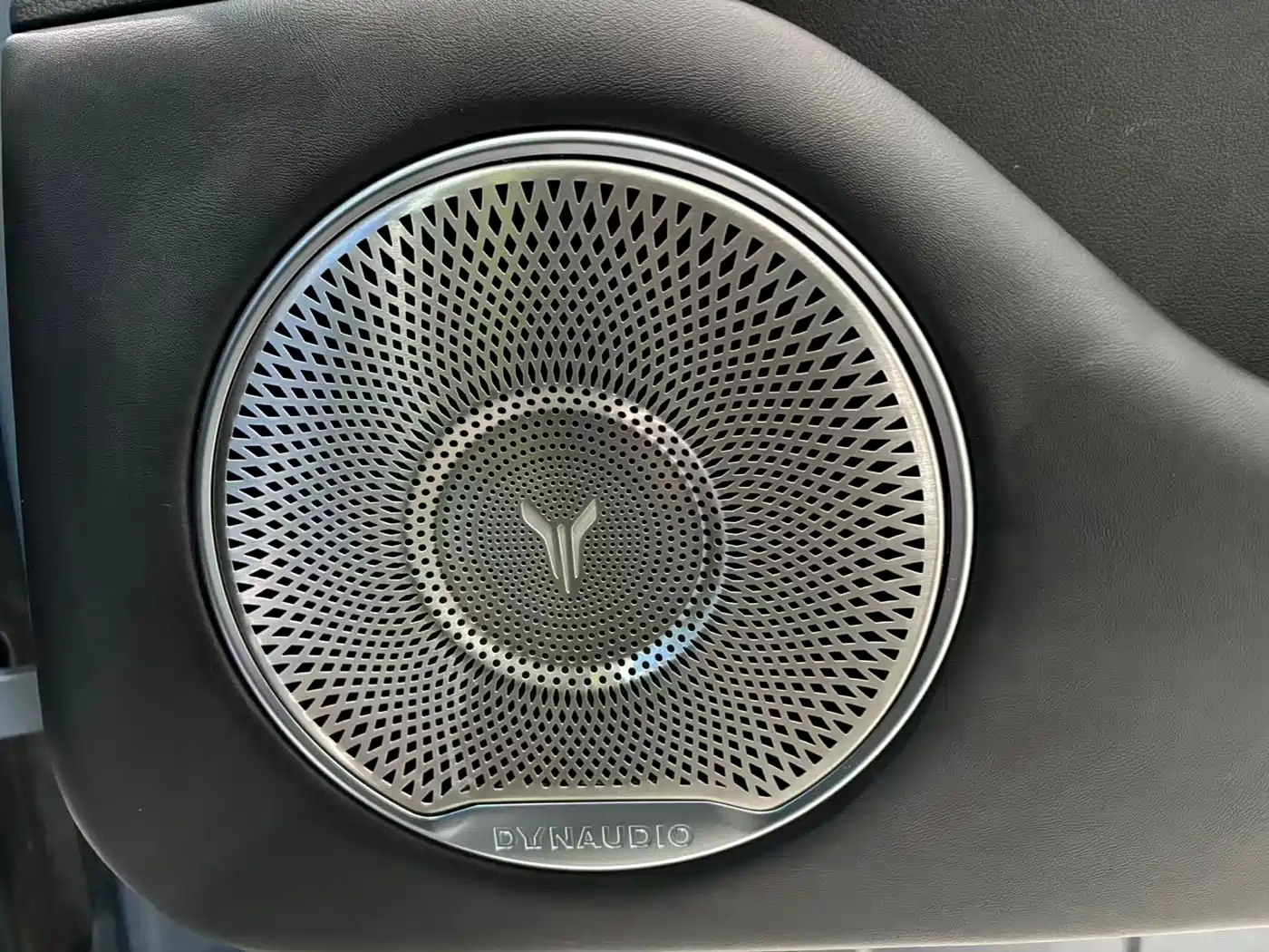 Voyah Auto VOYAH FREE 2021 AWD Standard Range Extender Exclusive Luxury Package фото 20