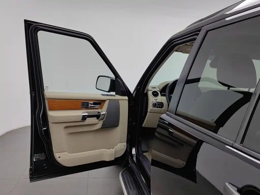 Photo 8 - Land Rover Discovery