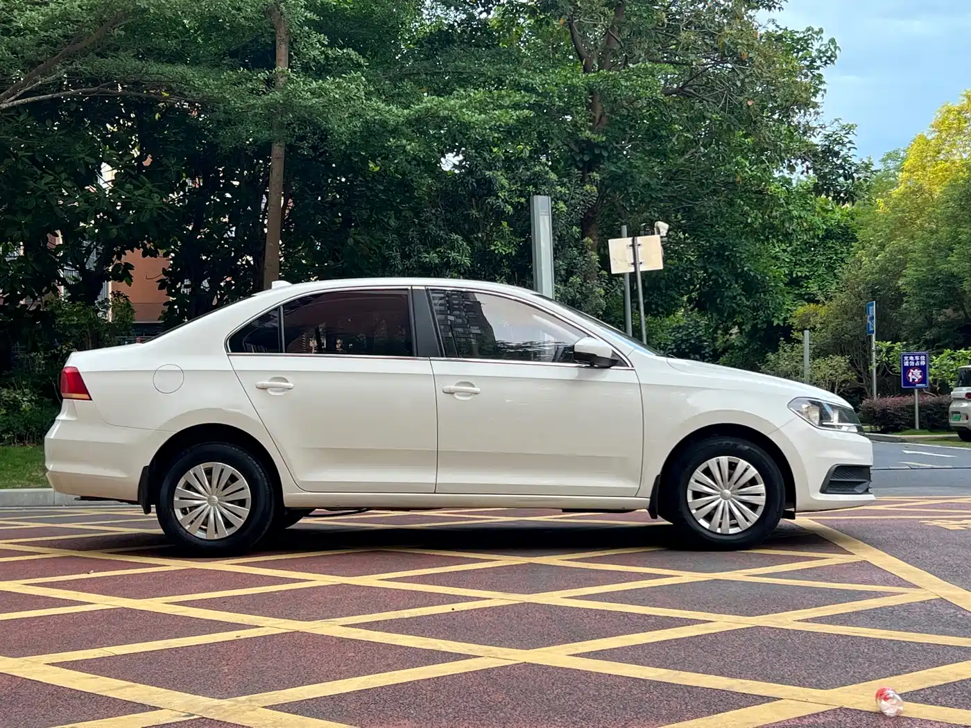 Volkswagen Santana 2016 1.6L Automatic Trend Edition фото 4