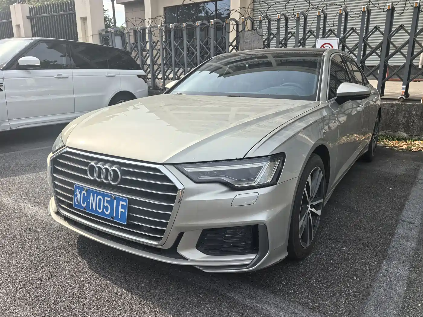 Photo 1 - Audi A6L
