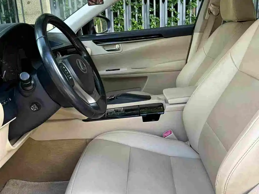 Фото 9 - Lexus ES