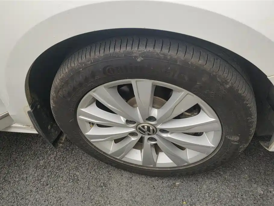 Volkswagen Sagitar 2015 1.6L Automatic Comfort фото 6