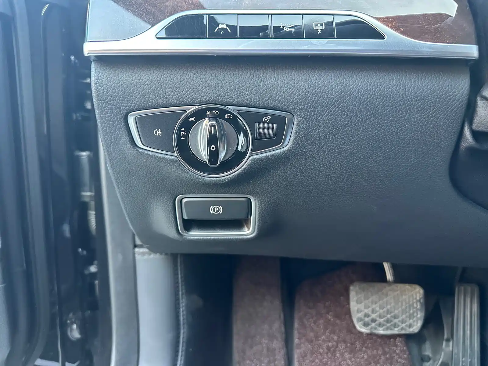 Photo 32 - Mercedes-Benz S-Class