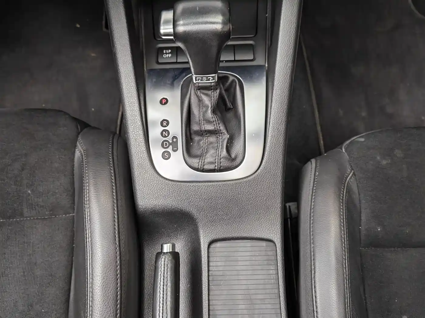 Volkswagen Eos 2010 2.0TSI DSG Luxury фото 14