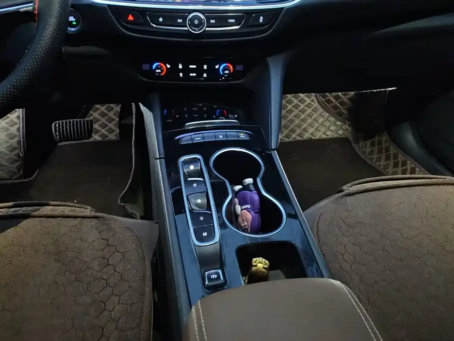 Photo 16 - Buick Regal