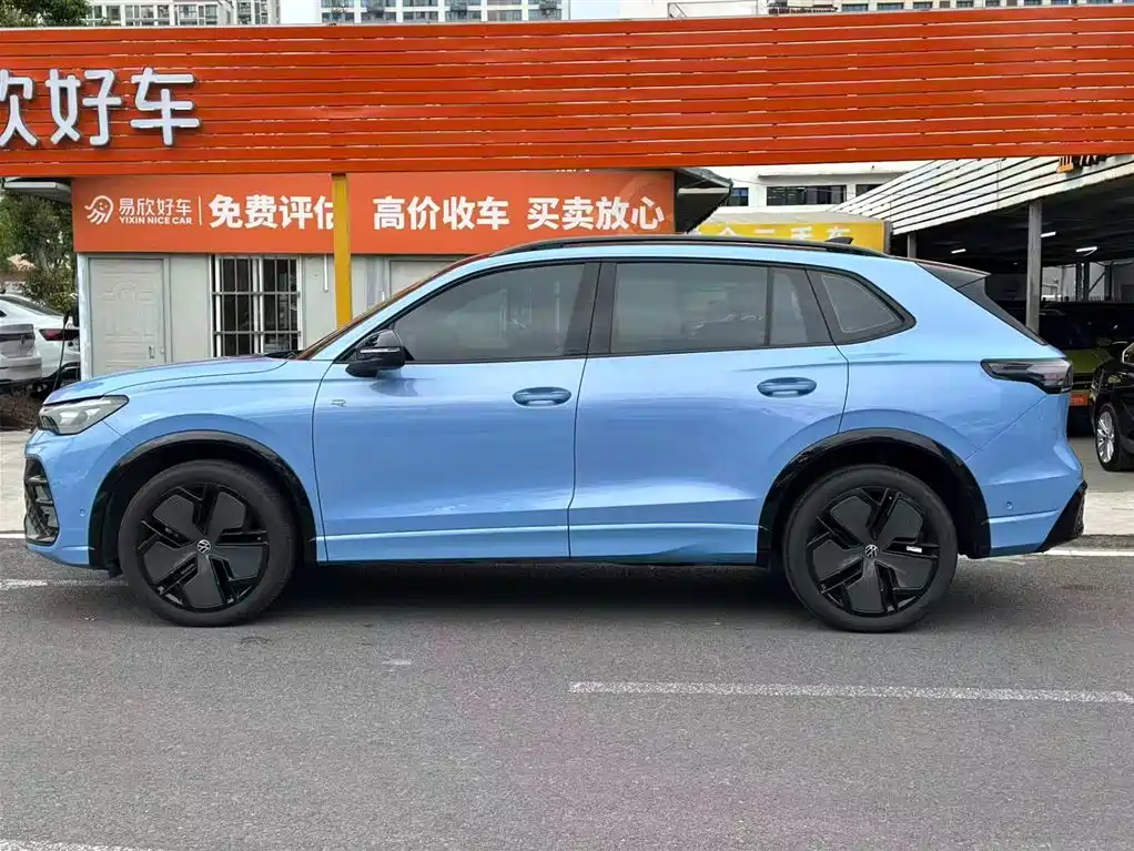 Volkswagen Tiguan L 2024 PRO 380TSI 4WD R-Line Premium Edition фото 4