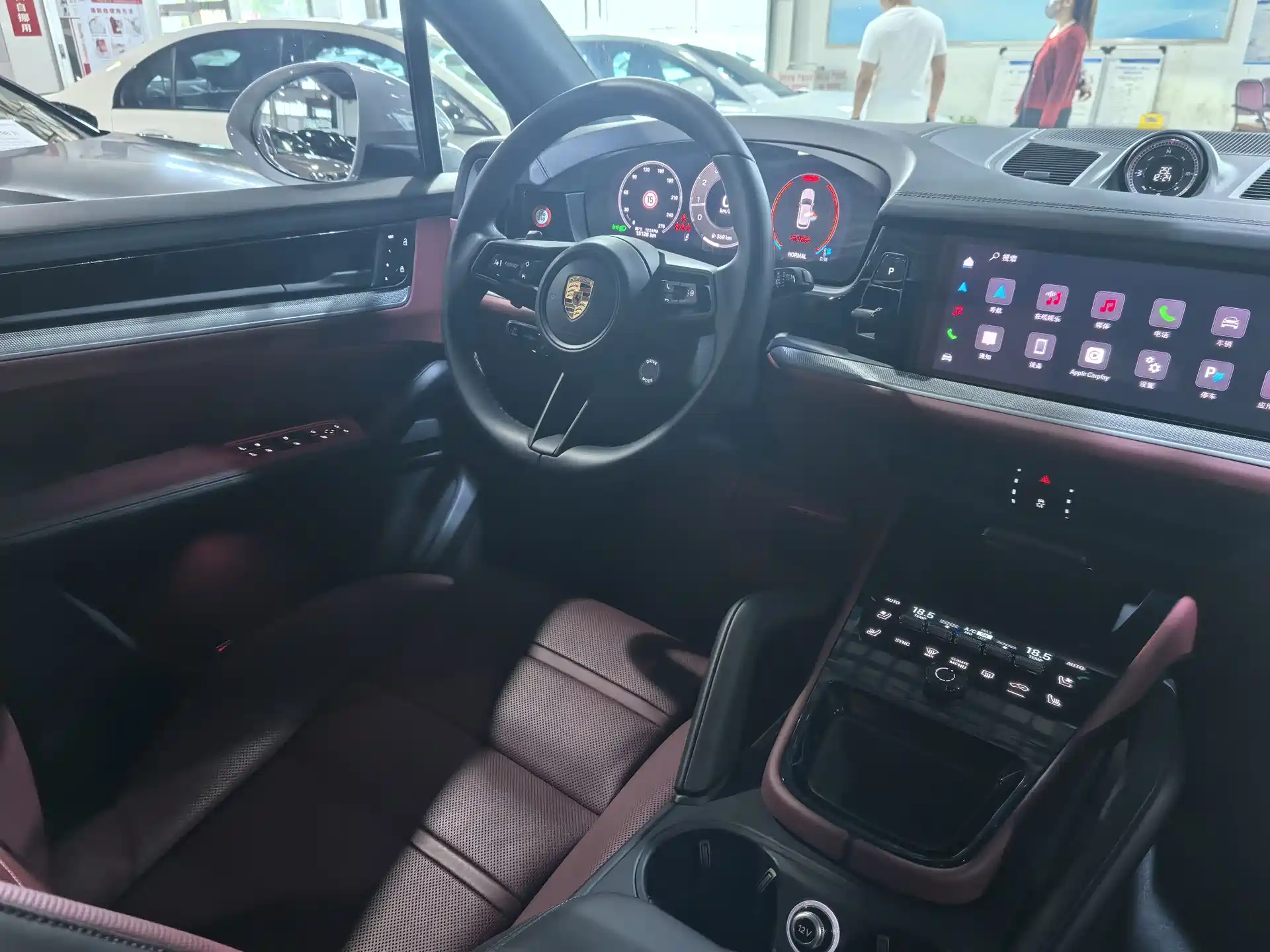 Фото 23 - Porsche Cayenne