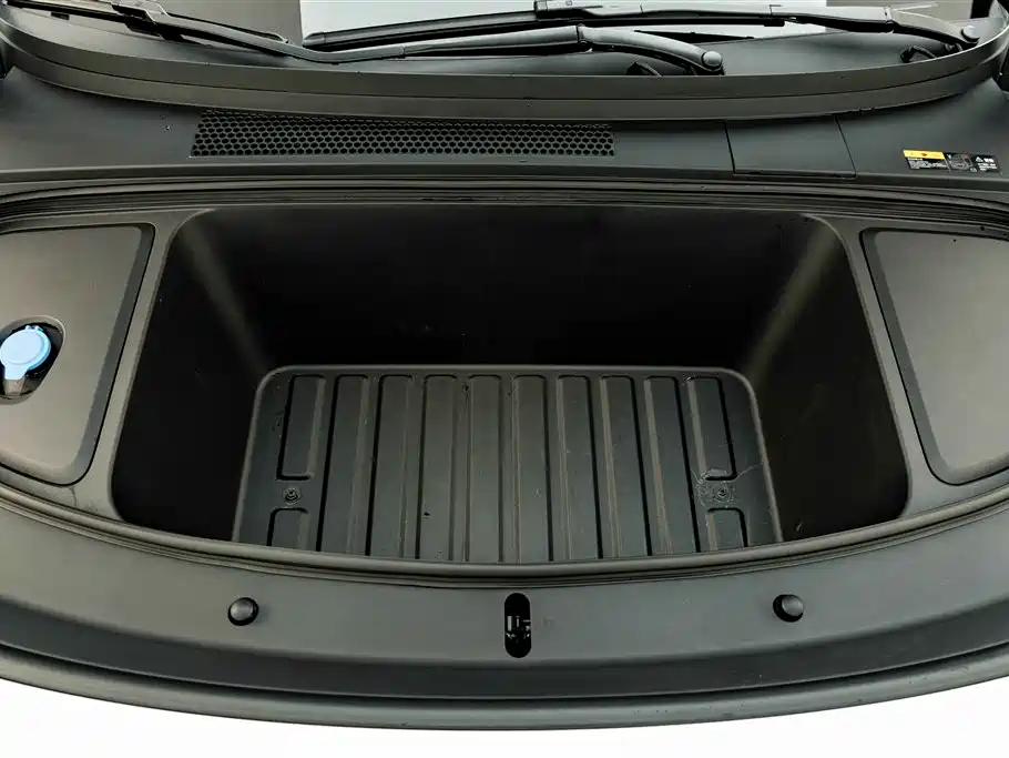Li Auto i6 2026 2025 2WD Base Model