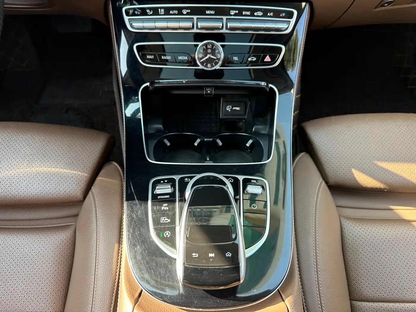 Mercedes-Benz E-Class 2016 E 200 L Sport Type фото 20