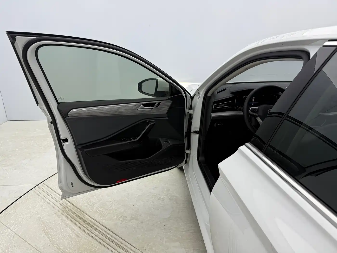 Volkswagen Sagitar 2023 280TSI DSG Surpass Plus Edition фото 17