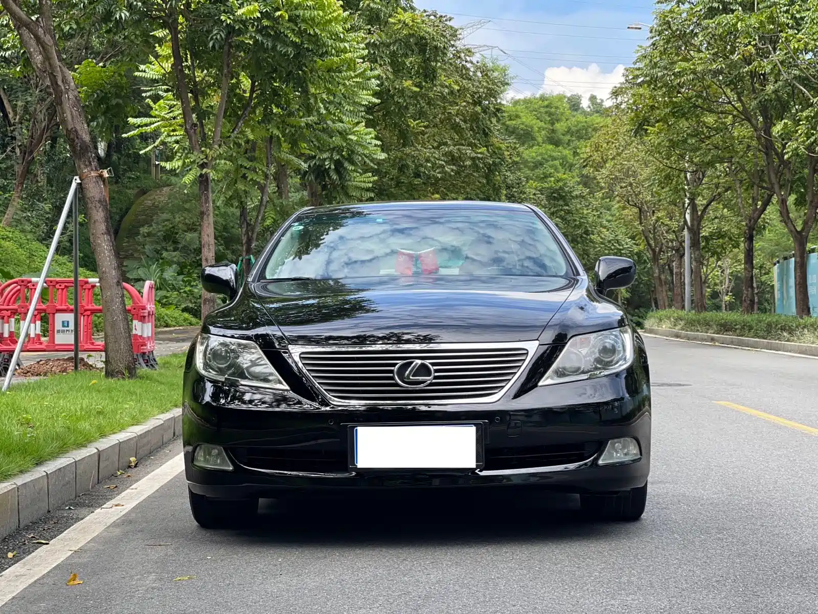 Фото 2 - Lexus LS