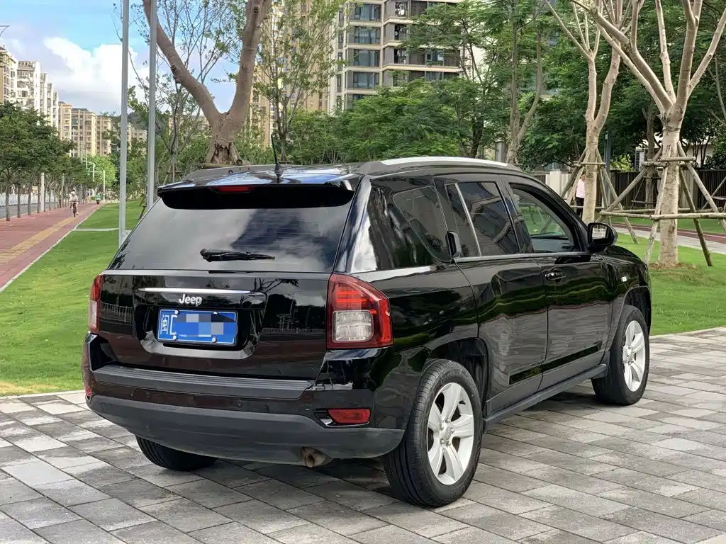 Jeep Compass (Import) 2015 2015 2.0L 2WD Sport