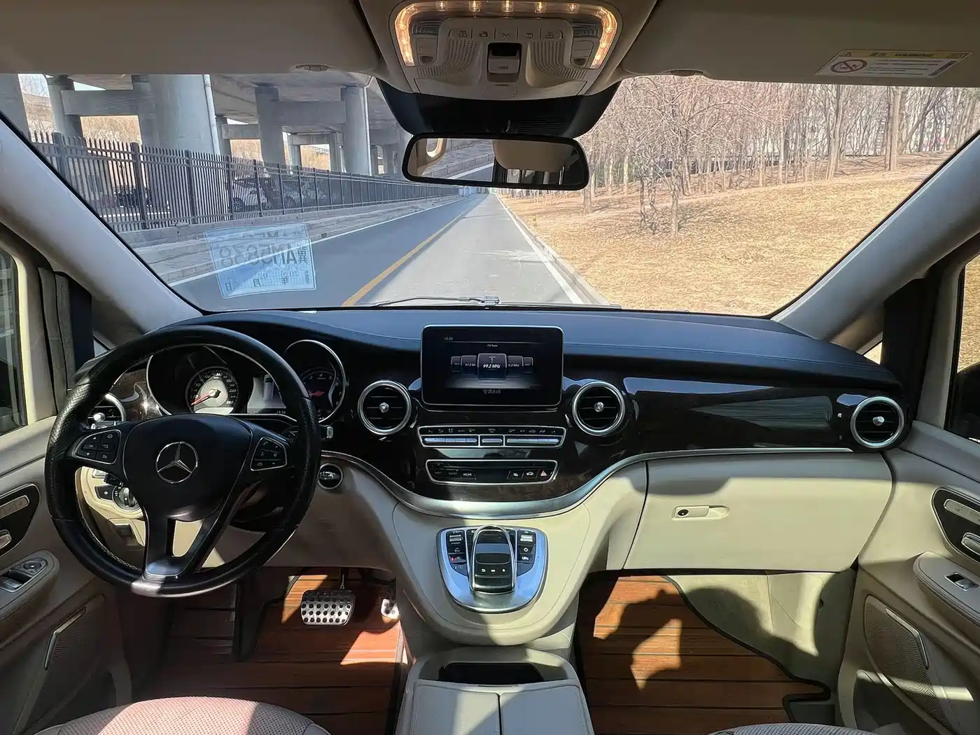 Mercedes-Benz V-Class 2017 Model V 260 Premium Edition фото 8