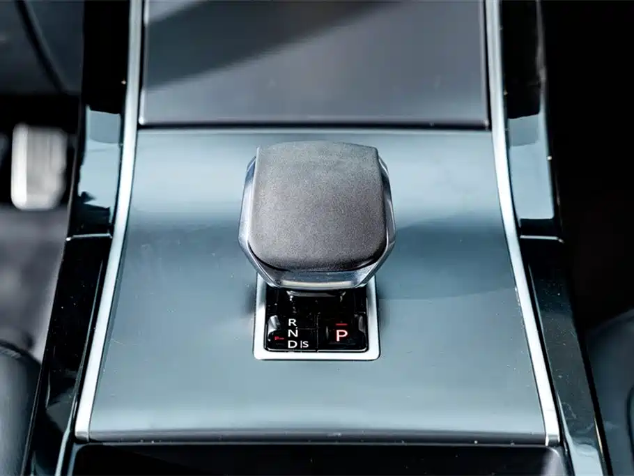 Land Rover Range Rover Velar 2024 Dynamic SE фото 15
