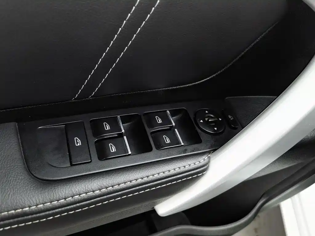Фото 9 - Geely Emgrand