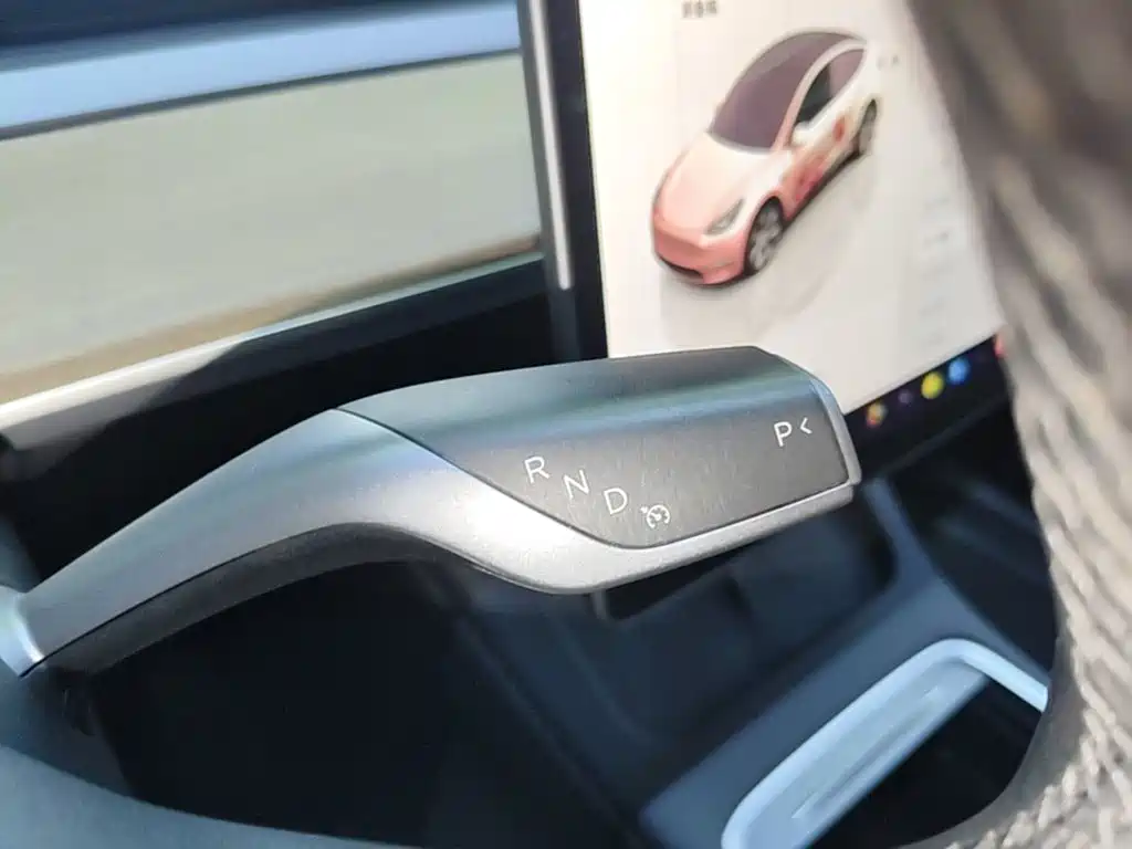 Фото 14 - Tesla Model Y