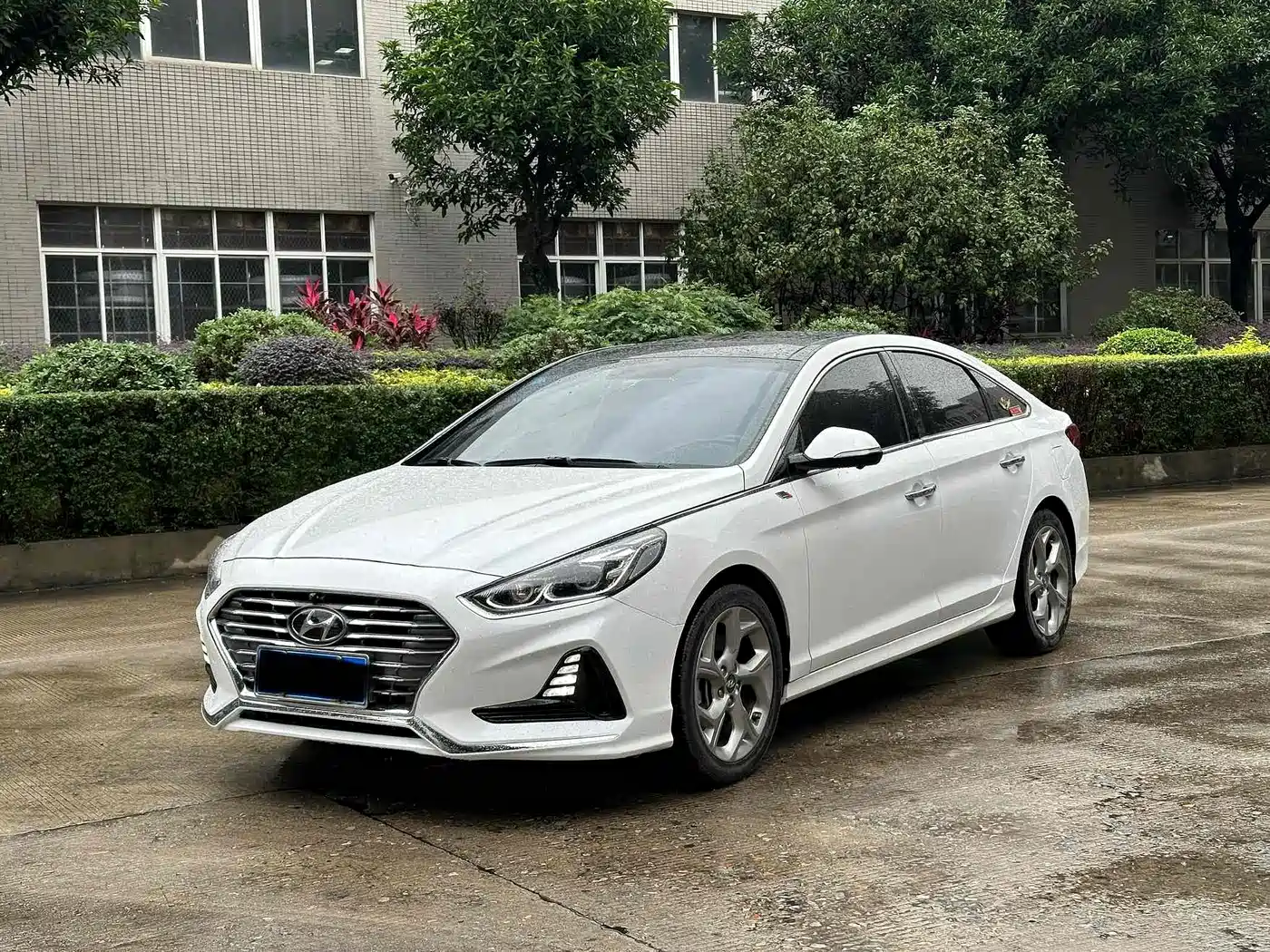 Photo 1 - Hyundai Sonata