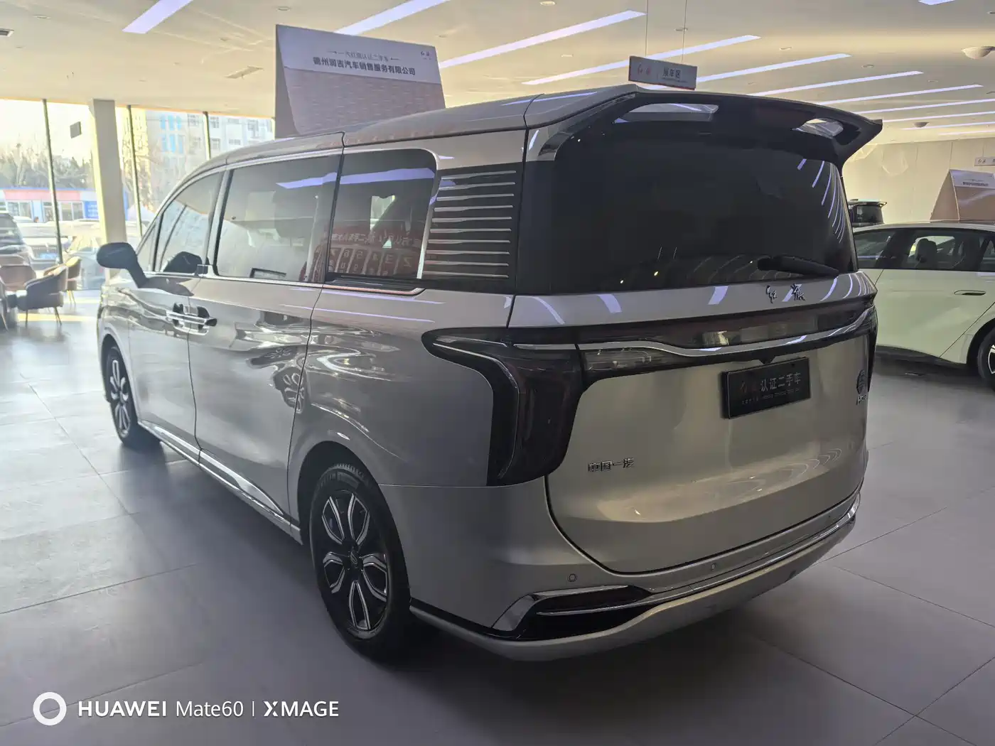 Hongqi HQ9 2023 2.0T Smart Connect Flag Enjoy Edition фото 6