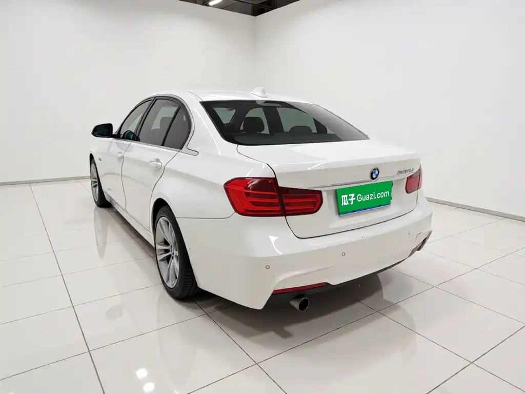 Photo 4 - BMW 3 Series