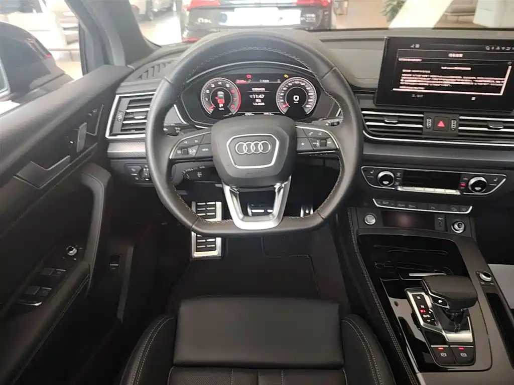 Audi Q5L 2024 Model 40 TFSI Luxury Dynamic фото 17