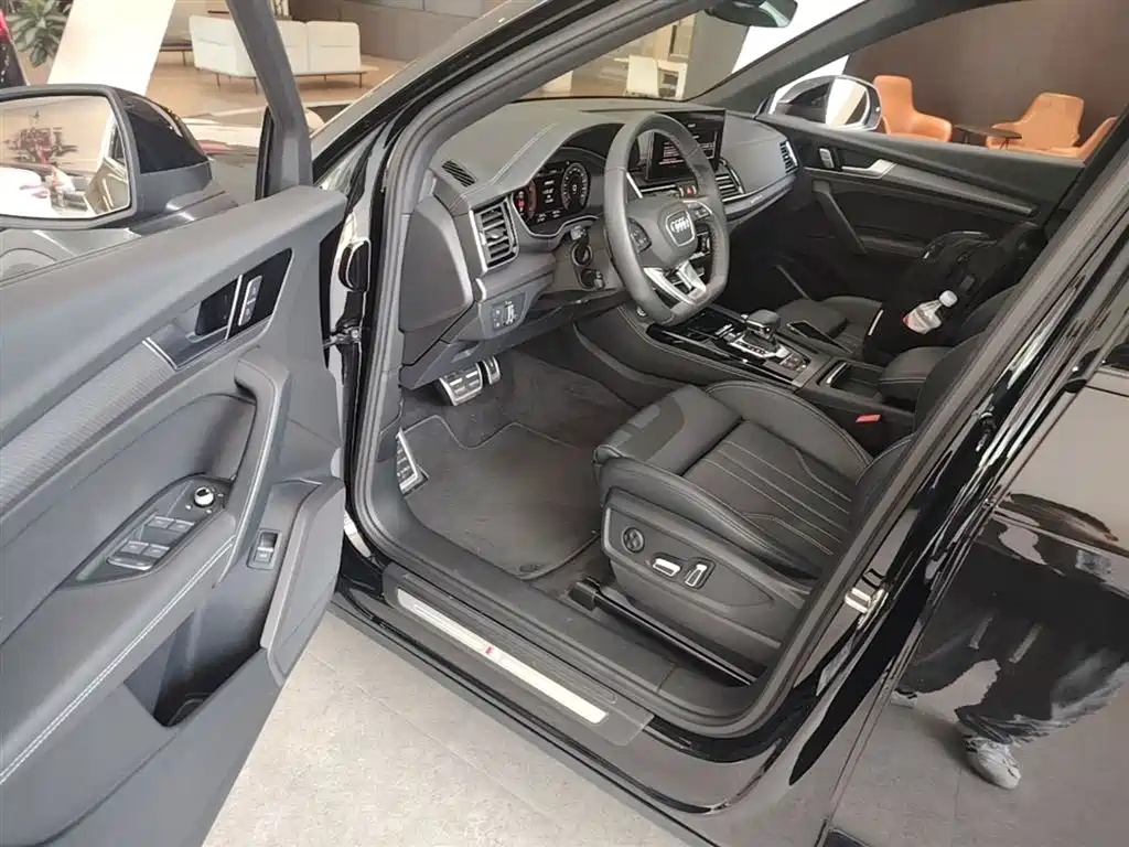Audi Q5L 2024 Model 40 TFSI Luxury Dynamic фото 23