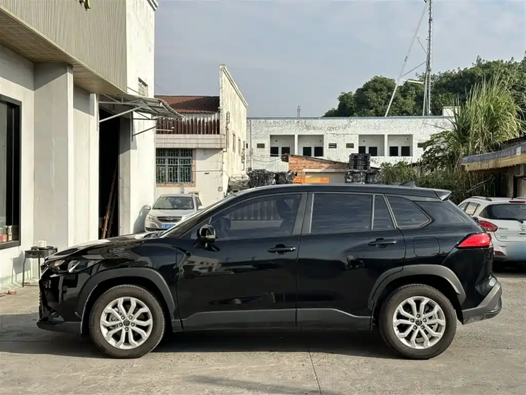 Toyota Frontlander 2023 2.0L CVT Leading Edition фото 11