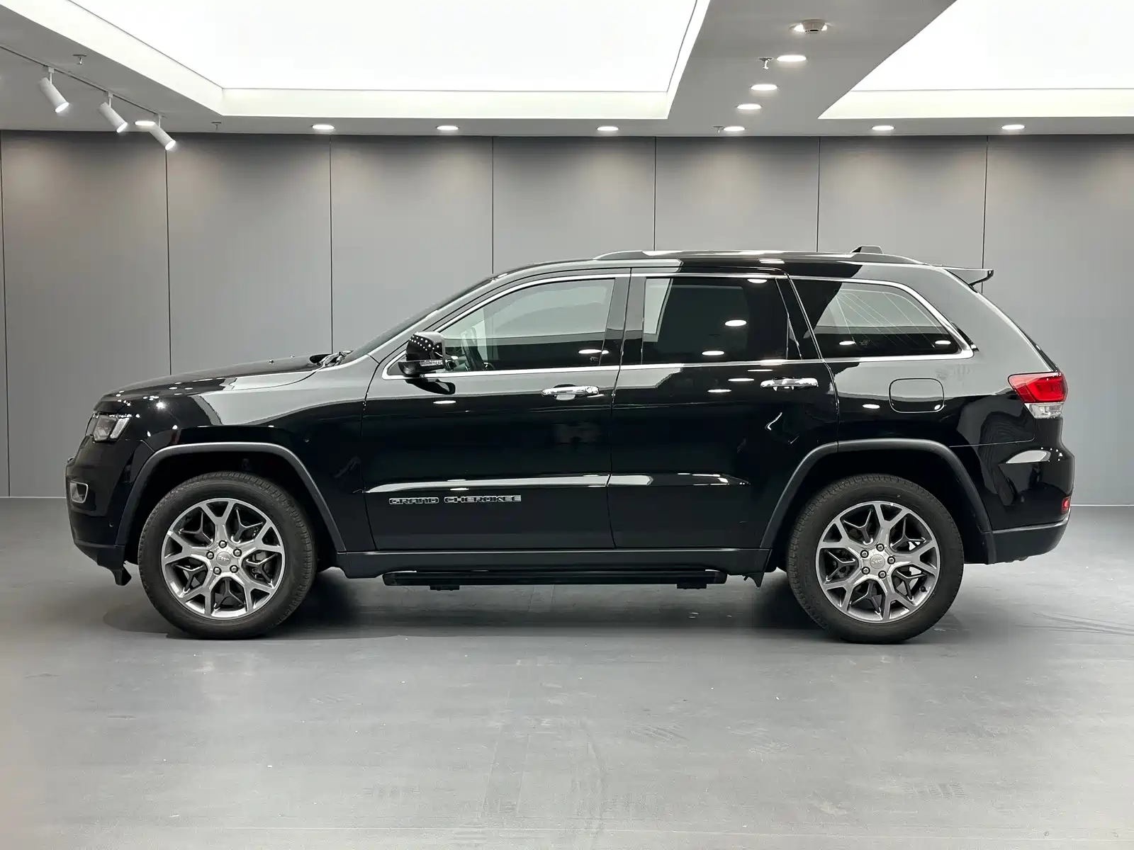Photo 7 - Jeep Grand Cherokee (Import)