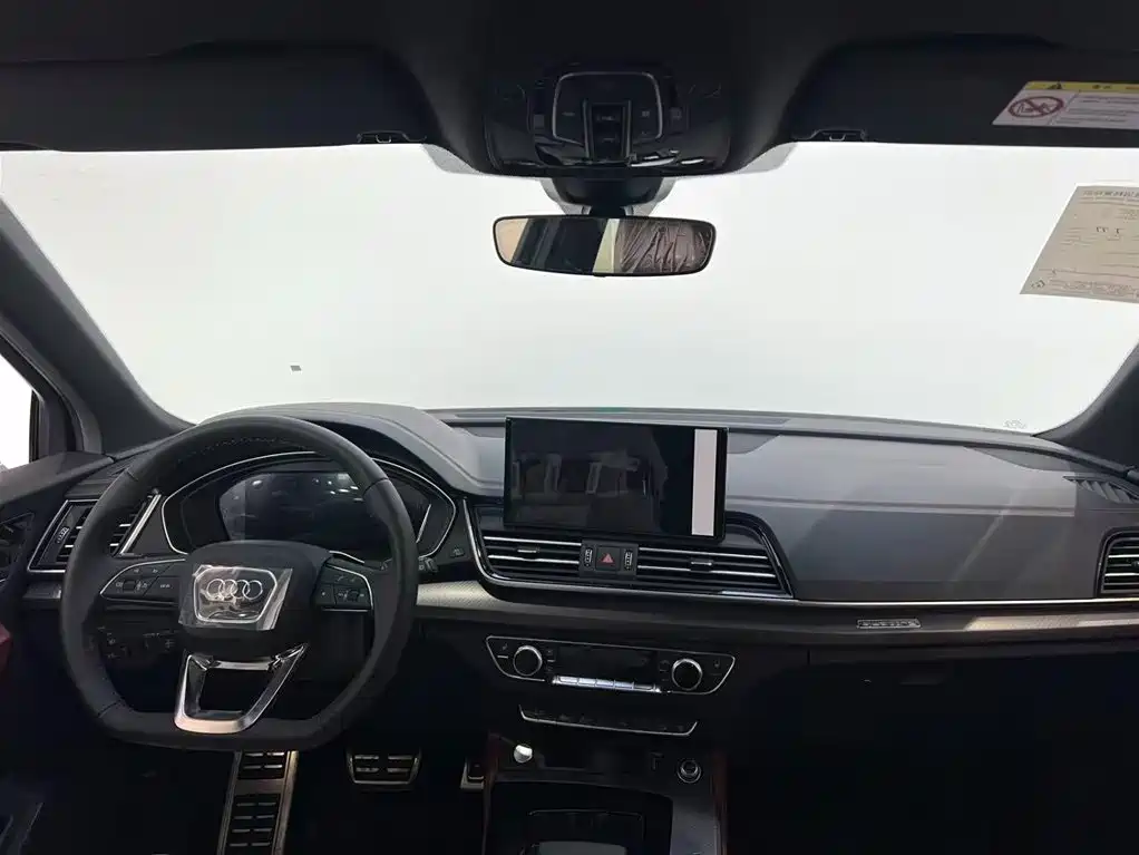 Audi Q5L 2025 45th Anniversary Edition 40 TFSI Luxury Sport фото 7