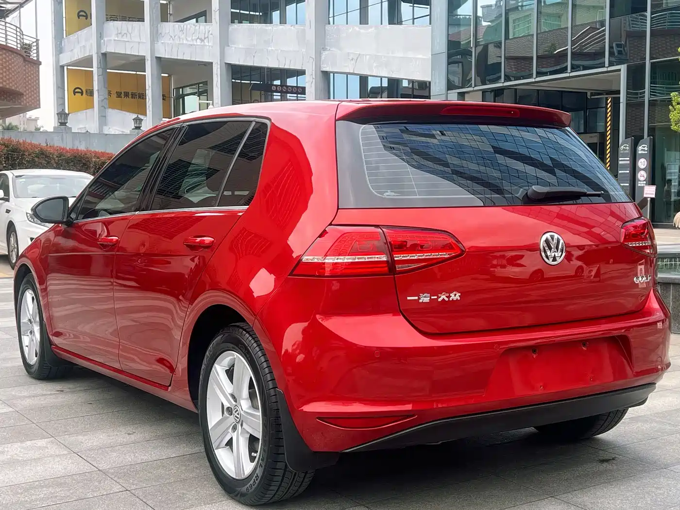 Volkswagen Golf 2015 1.6L Automatic Comfort фото 6