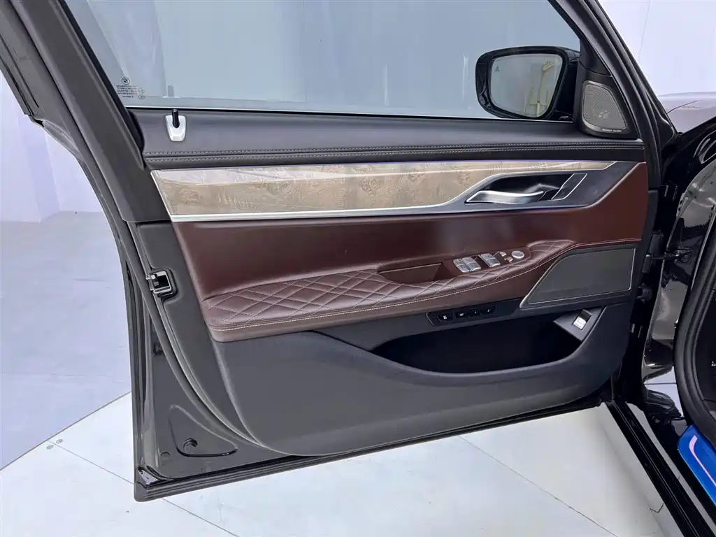 BMW 7 Series 2019 740Li Leading Luxury Package фото 16