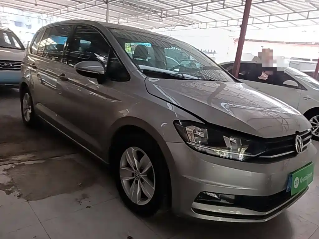 Photo 4 - Volkswagen Touran