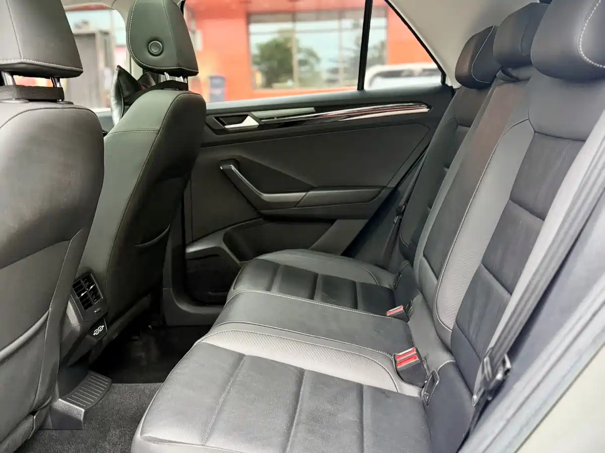 VOLKSWAGEN T-ROC EXPLORING SONGS