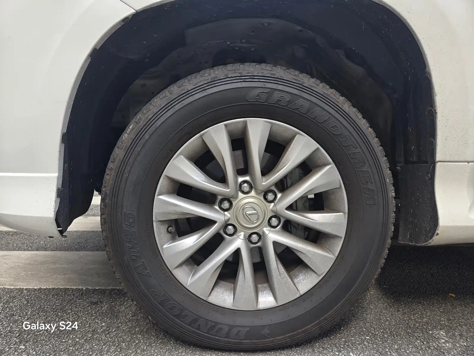 Photo 10 - Lexus GX