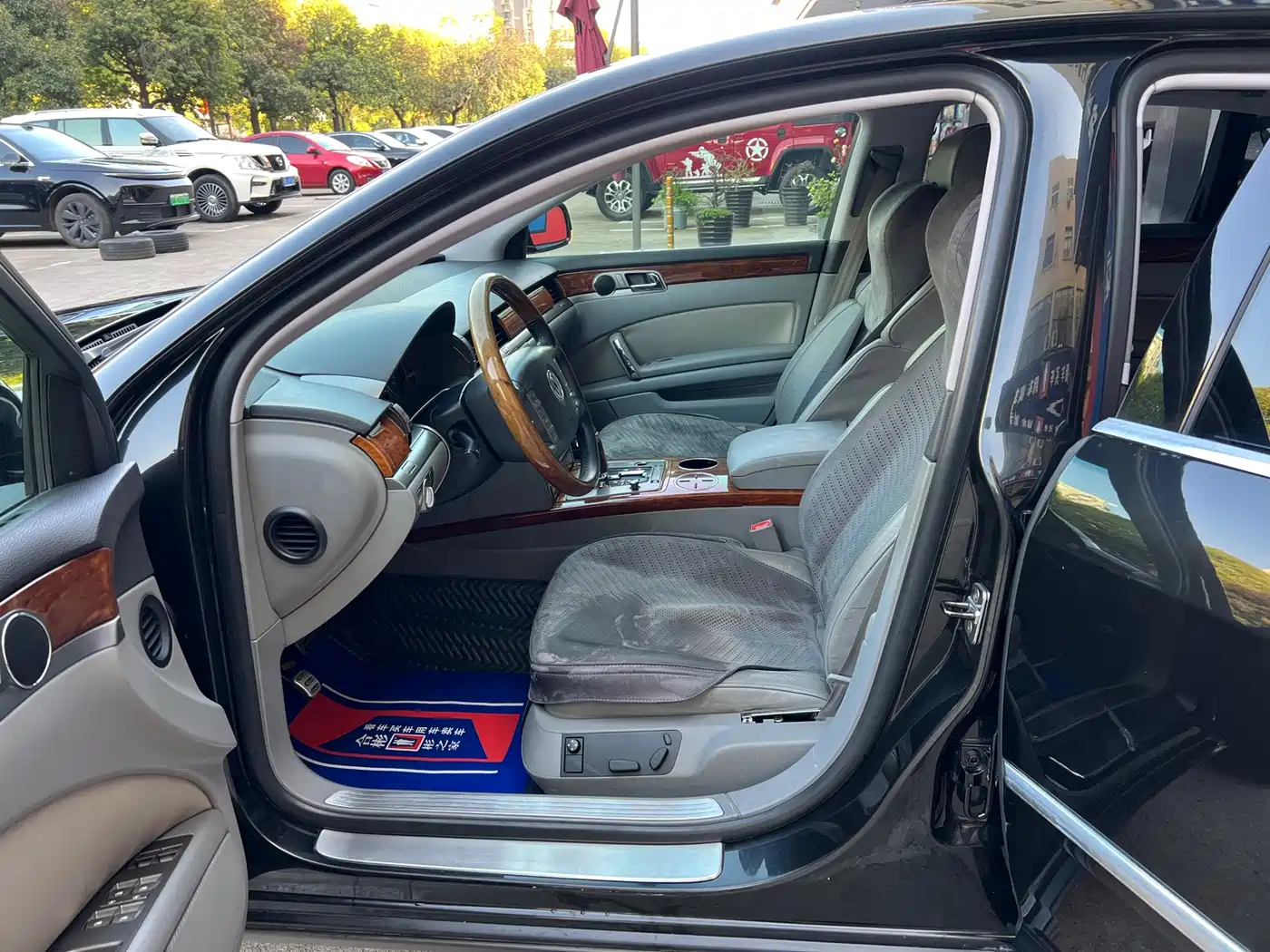 Volkswagen Phaeton 2009 Model 3.6L V6 5-seat Extended Comfort фото 3