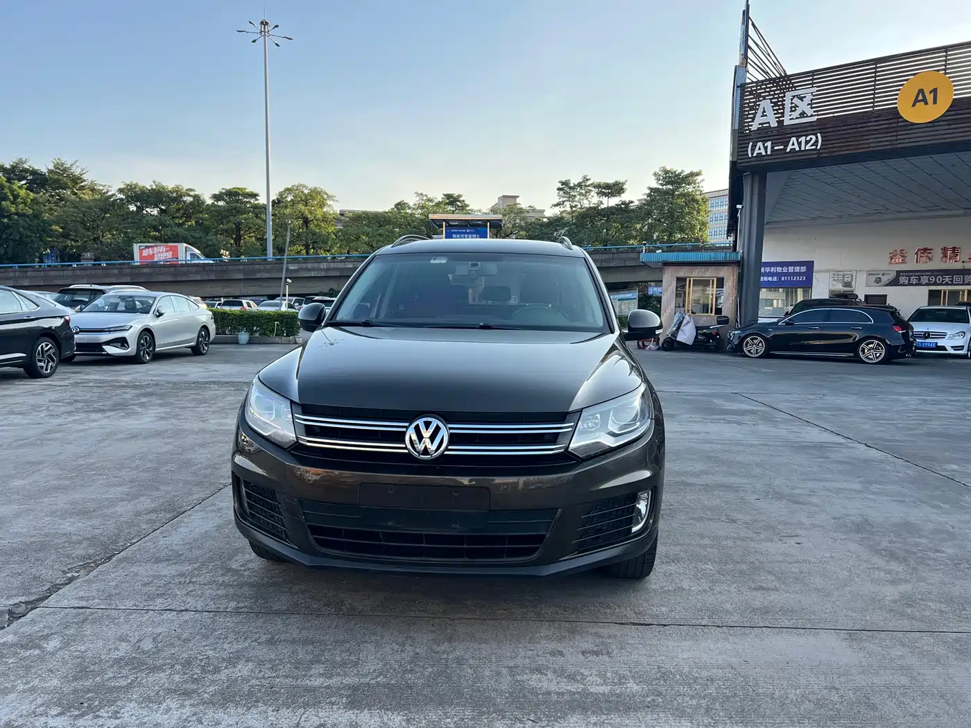 VOLKSWAGEN TIGUAN