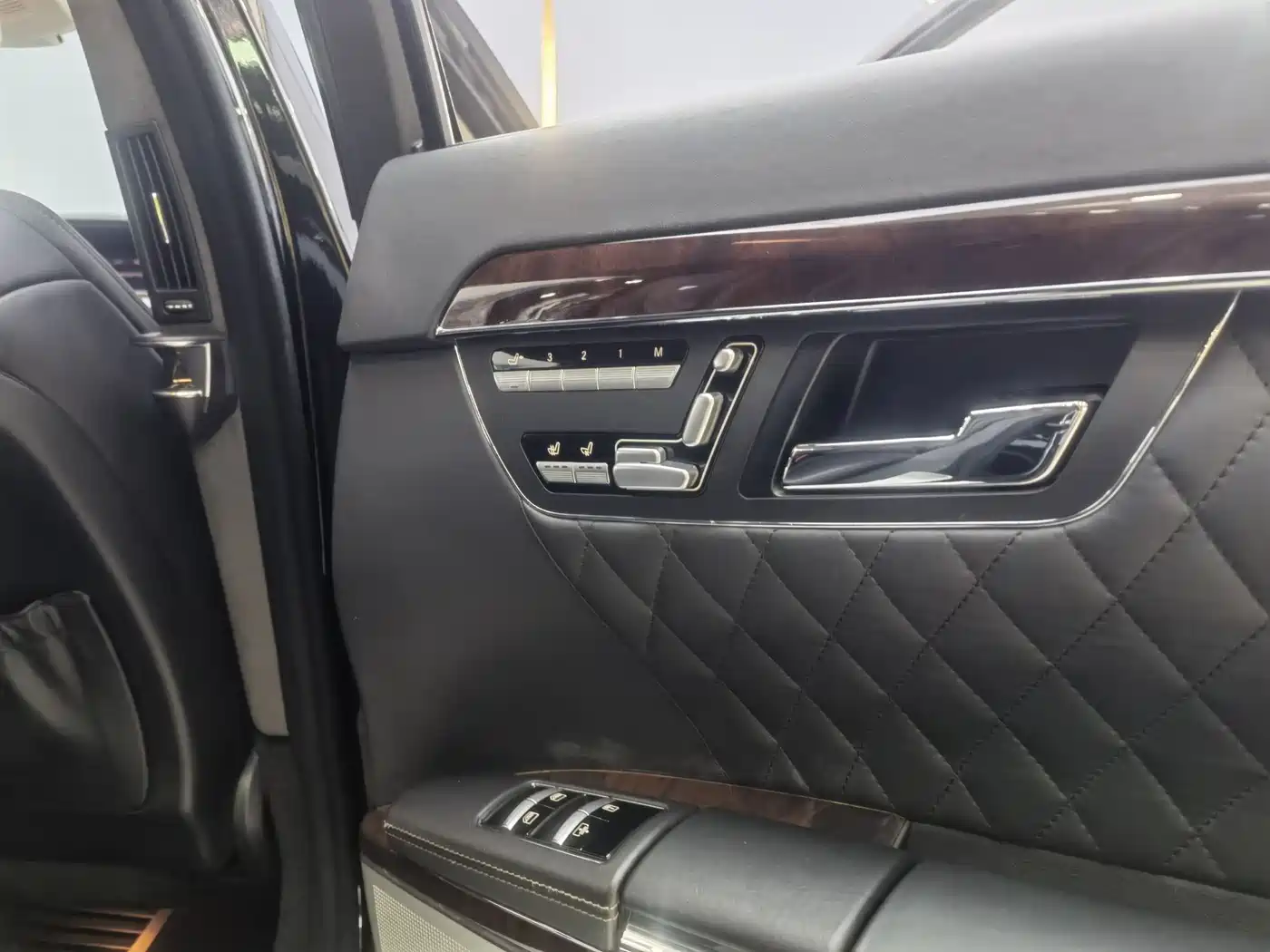 Mercedes-Benz S-Class AMG 2010 AMG S 65 фото 8