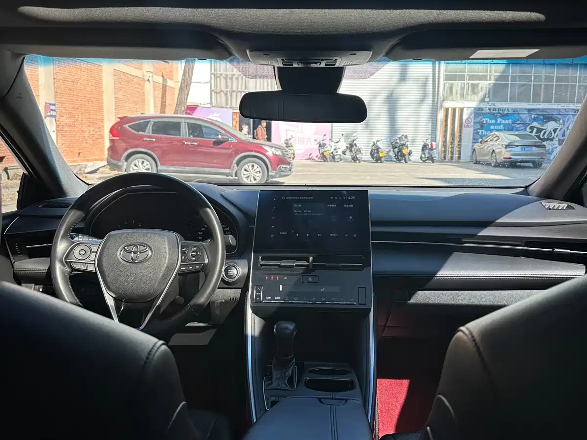 Toyota Avalon 2022 2.0L XLE Premium фото 10