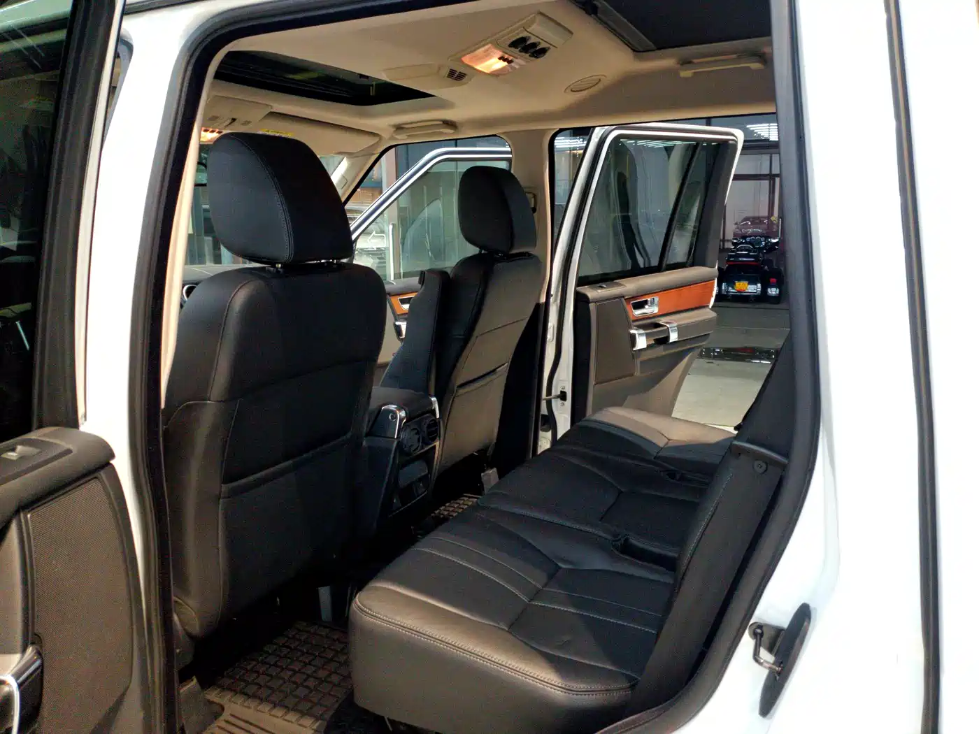 Land Rover Discovery 2013 3.0 SDV6 HSE Diesel фото 9