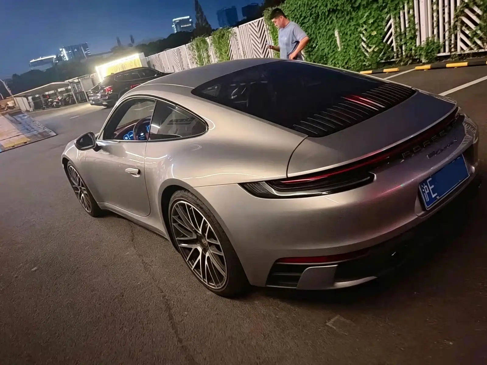 Photo 2 - Porsche 911