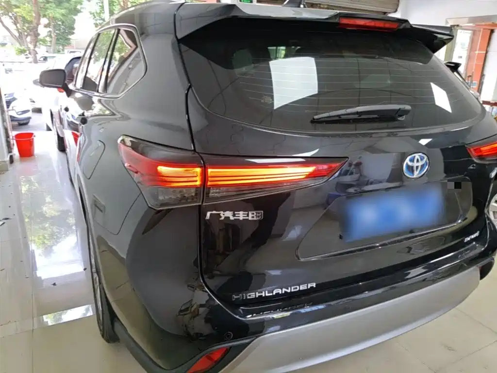 TOYOTA HIGHLANDER