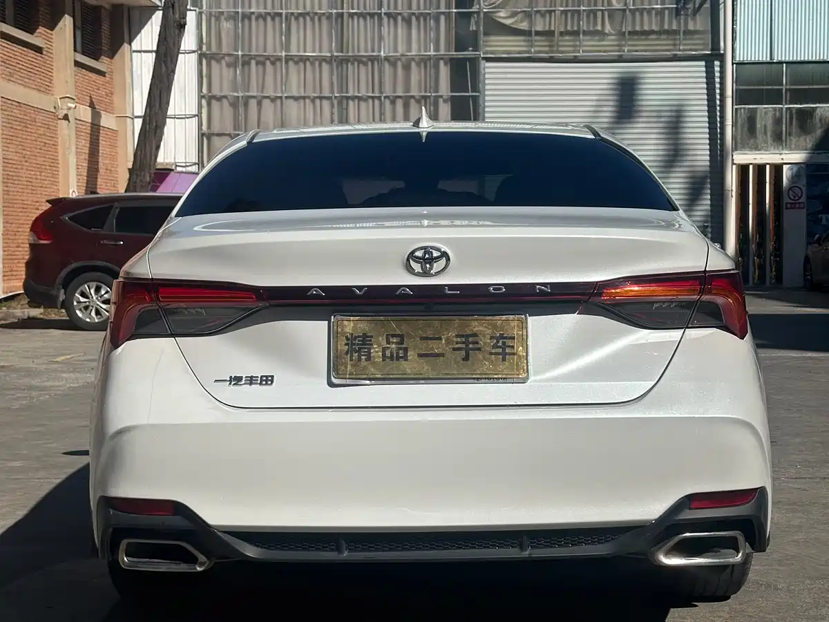 Toyota Avalon 2022 2.0L XLE Premium фото 7