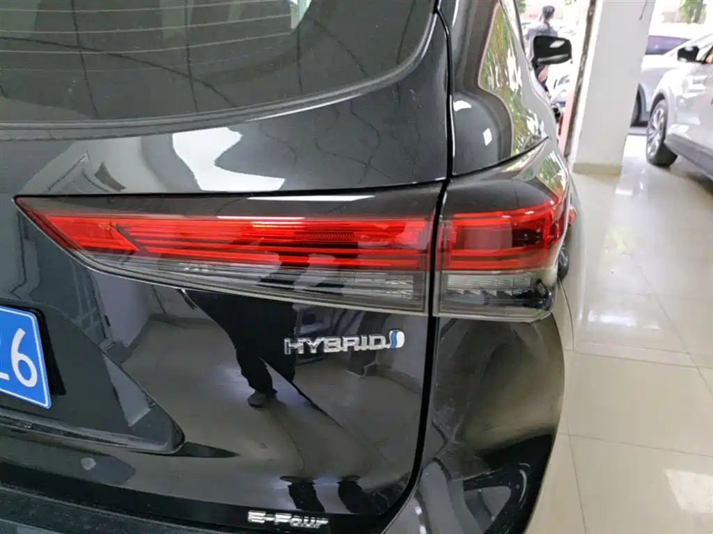 TOYOTA HIGHLANDER