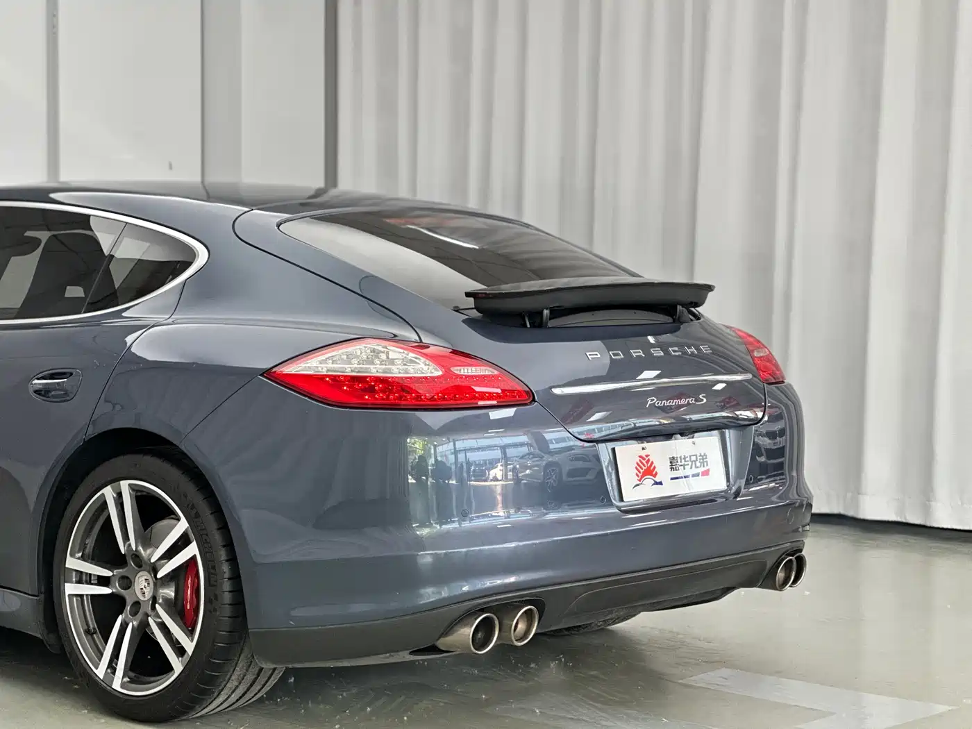 Porsche Panamera 2010 Model Panamera S 4.8L фото 12