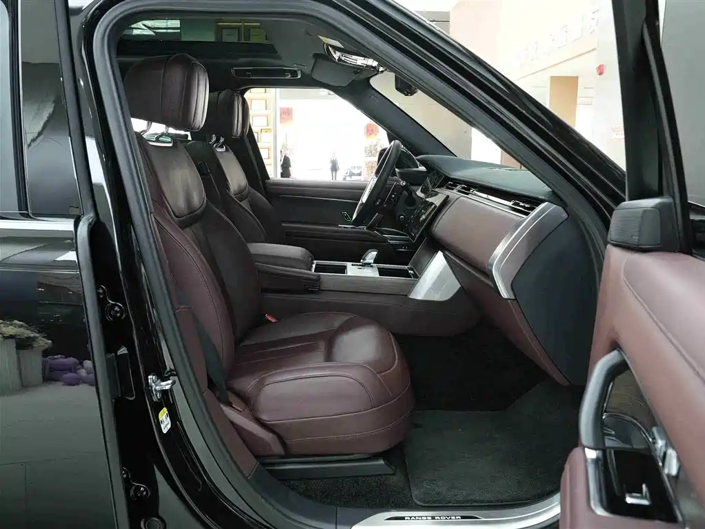 Land Rover Range Rover 2025 3.0 L6 400PS Genesis Extended Wheelbase фото 12