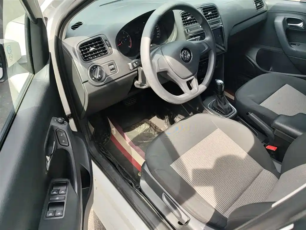 Volkswagen Polo 2018 1.5L Auto Safe Drive фото 15