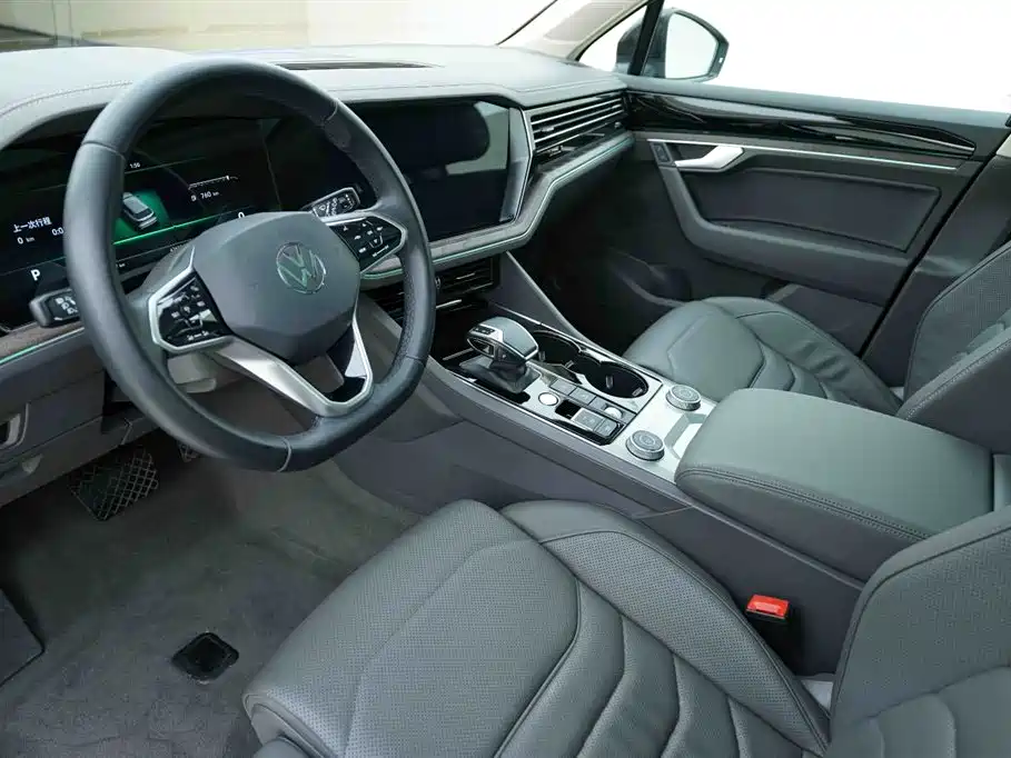 Volkswagen Touareg 2021 3.0TSI R-Line Classic Sport Package фото 14