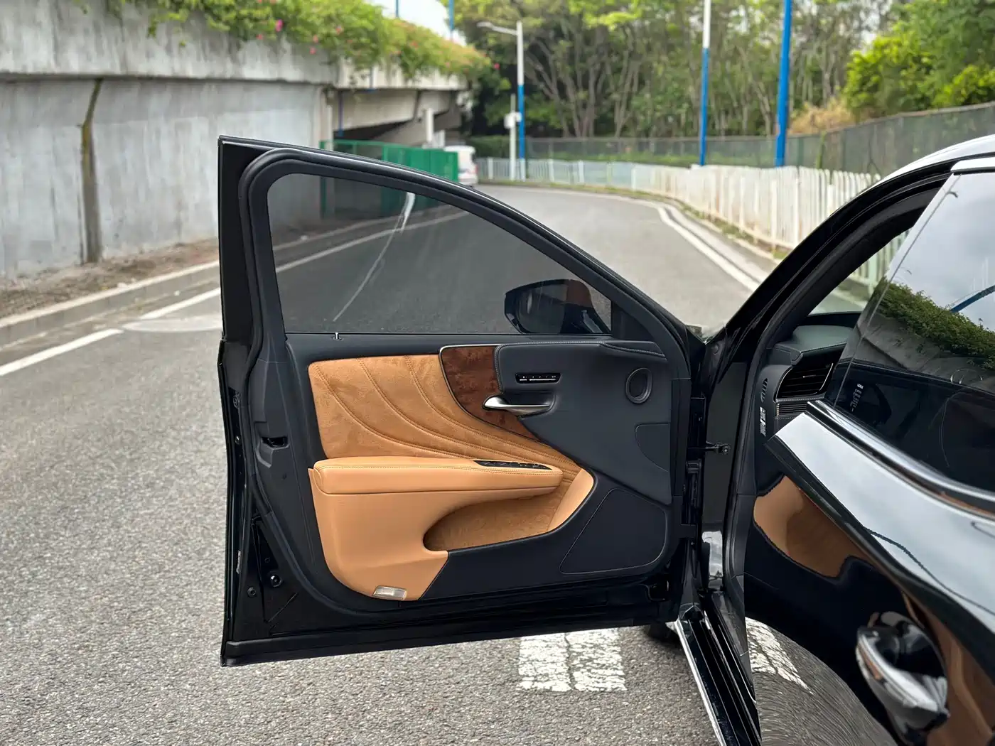 Lexus LS 2022 2021 500h Premium Edition