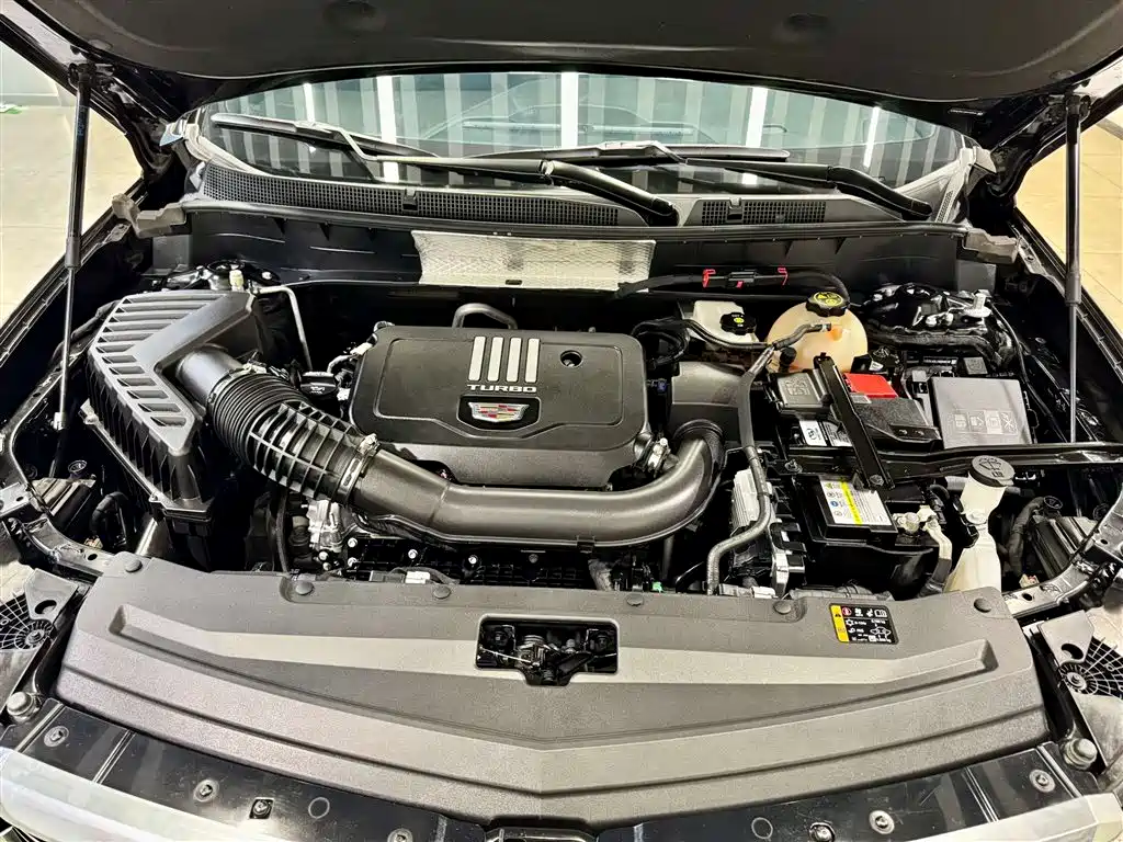 CADILLAC XT6