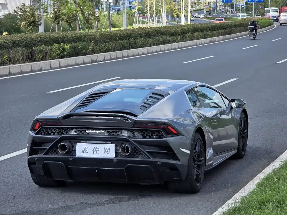 LAMBORGHINI HURACÁN