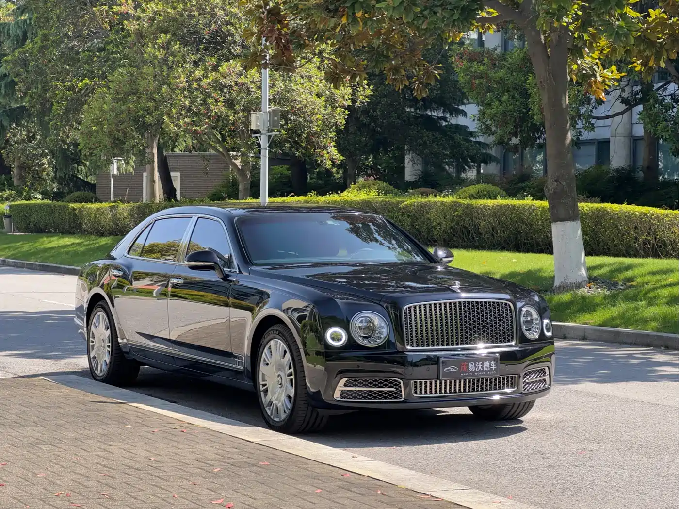 Bentley Mulsanne 2017 6.8T Long Wheelbase фото 3